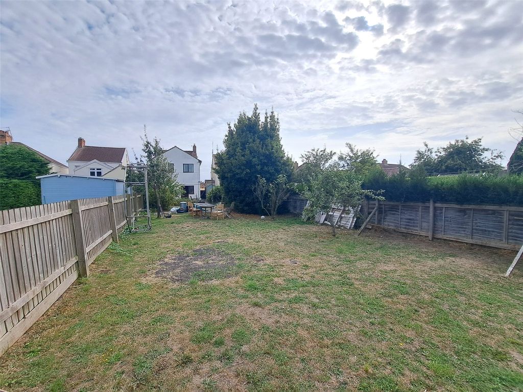 Property photo 2 of 28 Picture No. 11