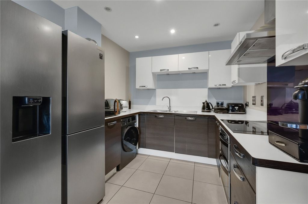 Property photo 3 of 8 Kitchen