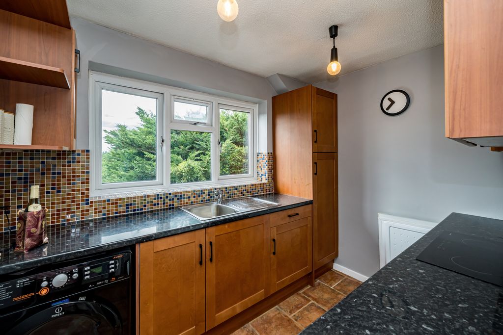 Property photo 2 of 16 33 Kaybridge Close-14.Jpg