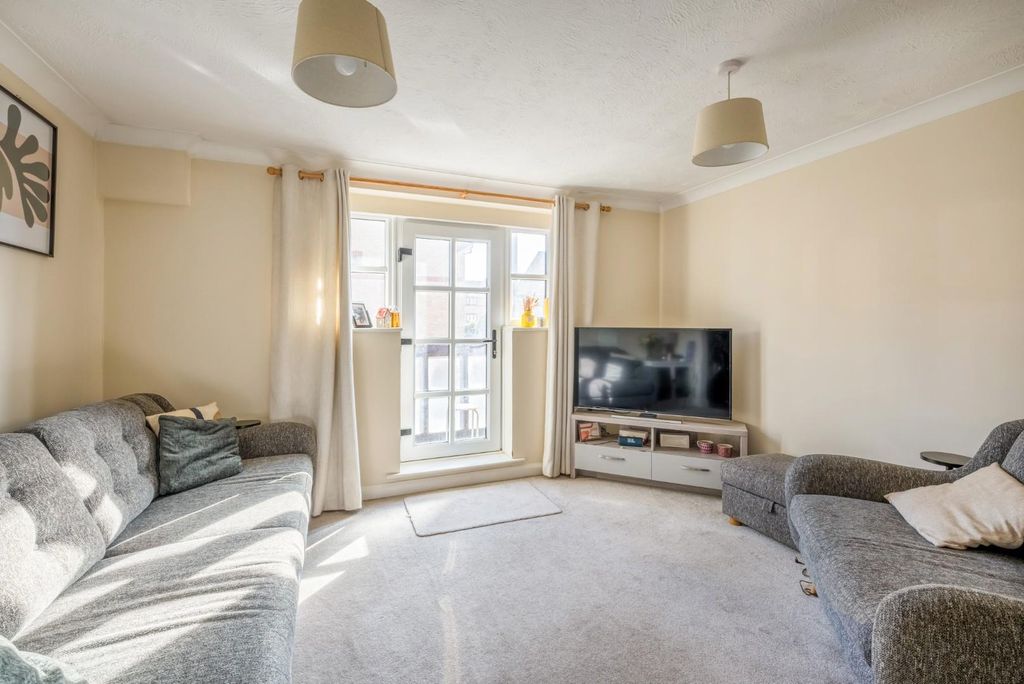 Property photo 2 of 16 Flat 5, St Nicholas Place -3.Jpg