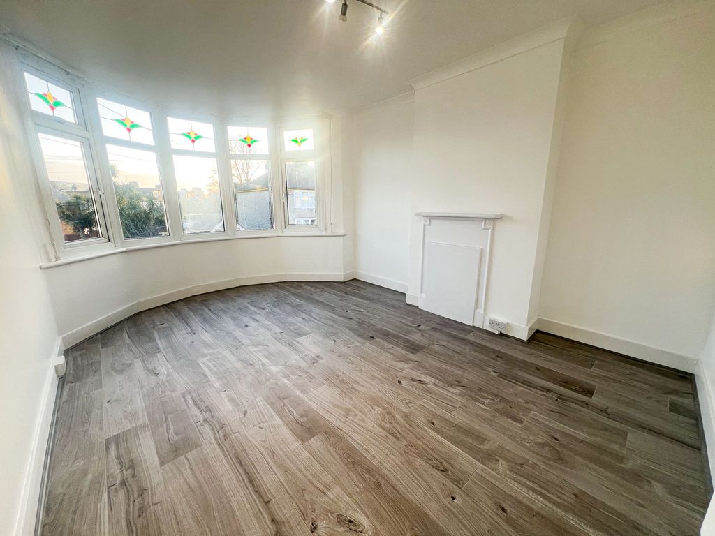 Property photo 3 of 16 Hulse Avenue Ig11
