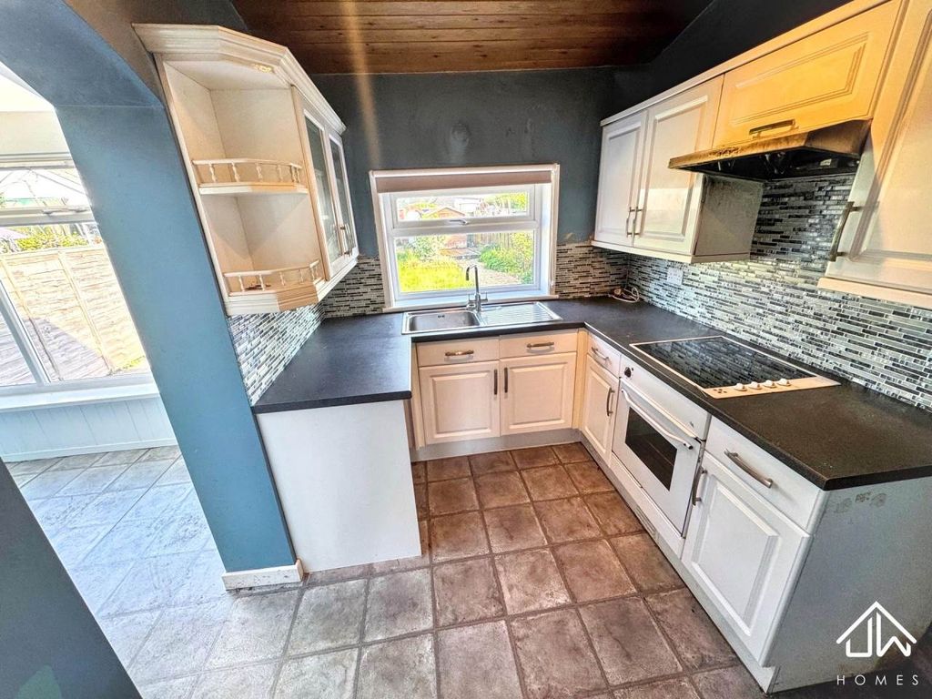 Property photo 2 of 16 Kitchen