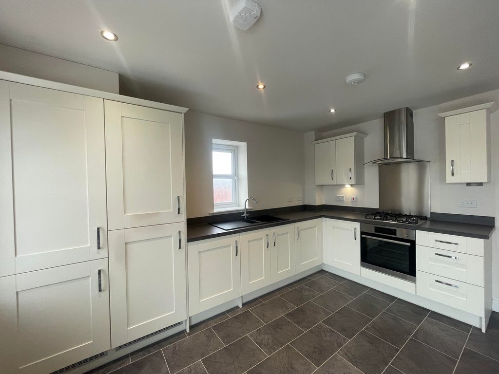 Property photo 2 of 6 Kitchen