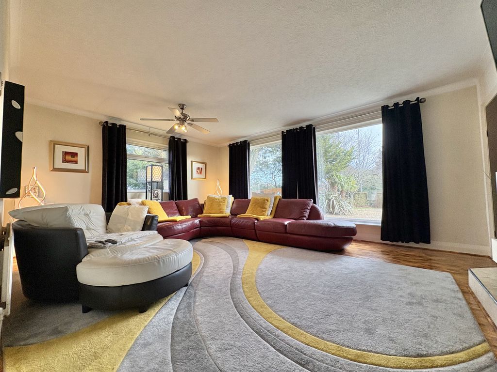 Property photo 2 of 28