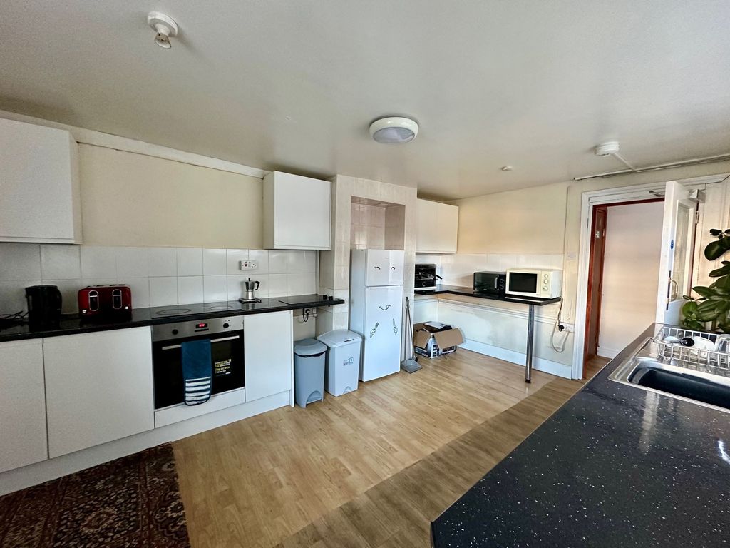 Property photo 2 of 3