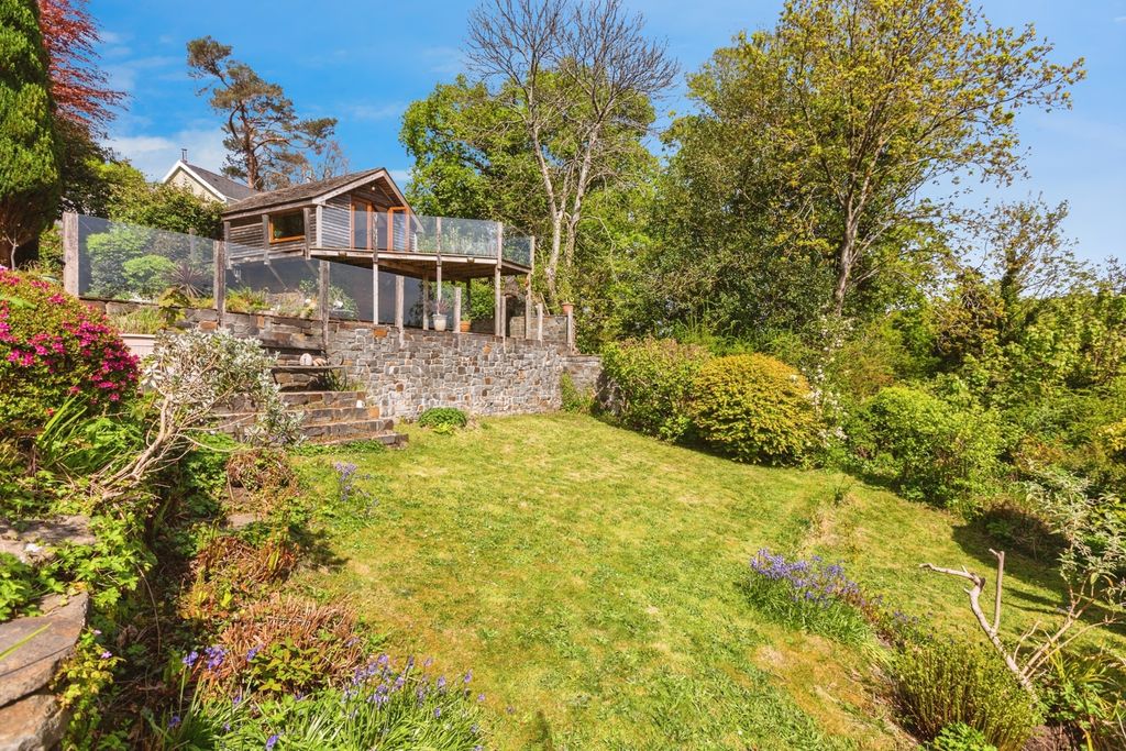 Property photo 3 of 17 Photo