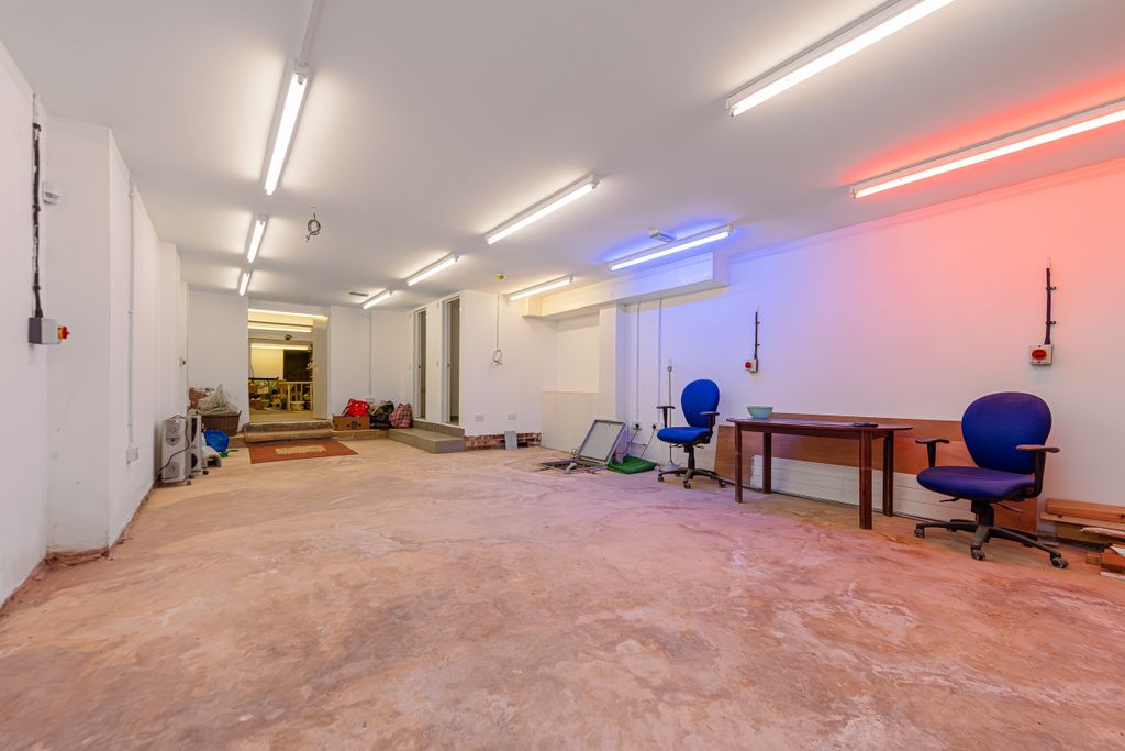 Property photo 3 of 27 Caledonian Road 306-308-016