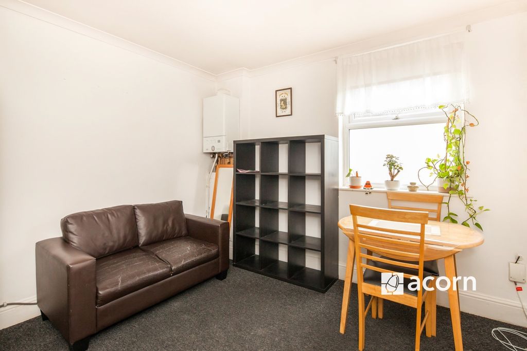 Property photo 2 of 10 E2d9F433-84B9-F01...