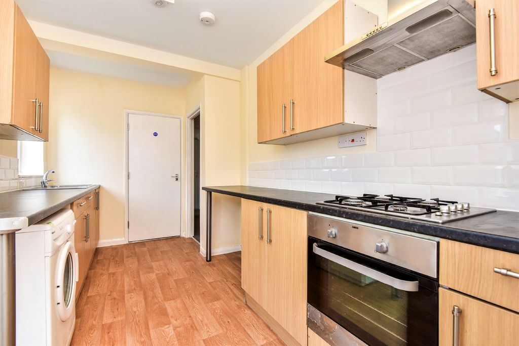 Property photo 2 of 13 Photo 02