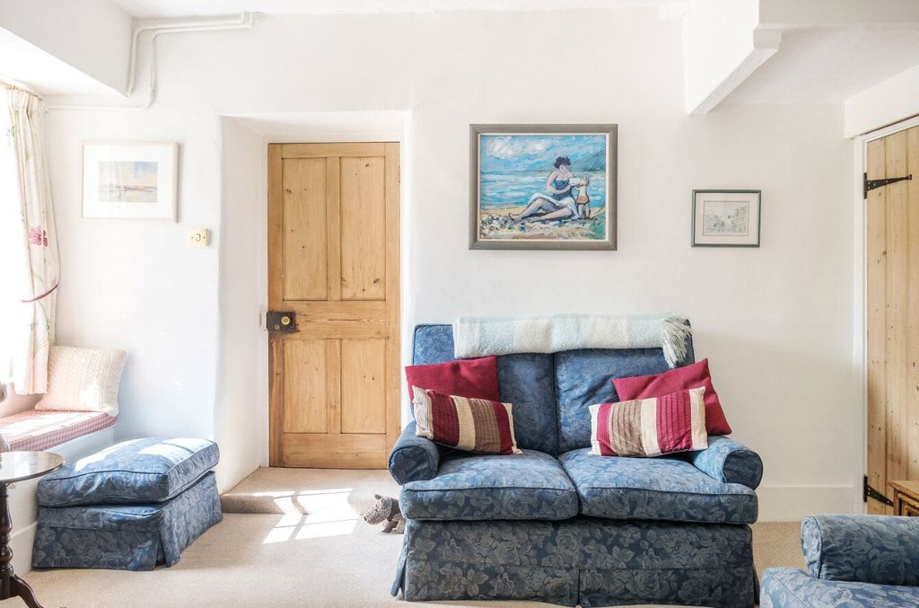 Property photo 3 of 15 Sitting Room