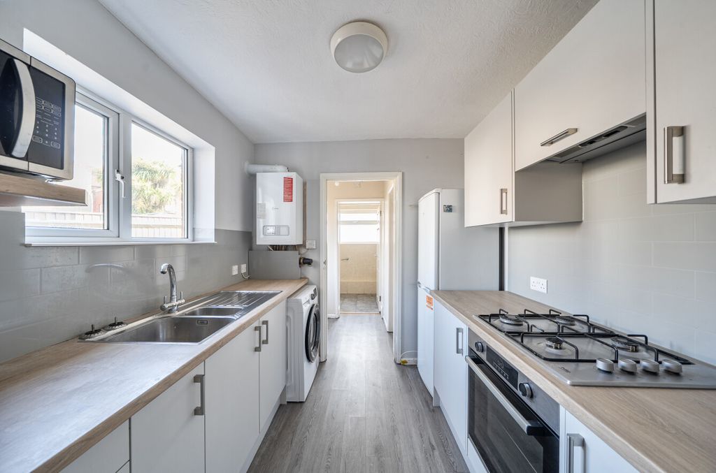 Property photo 3 of 12 1482052-19-6A3Aa6...