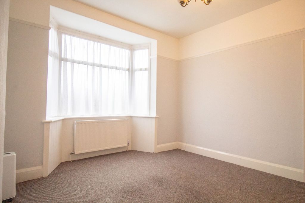 Property photo 2 of 20 Living Room