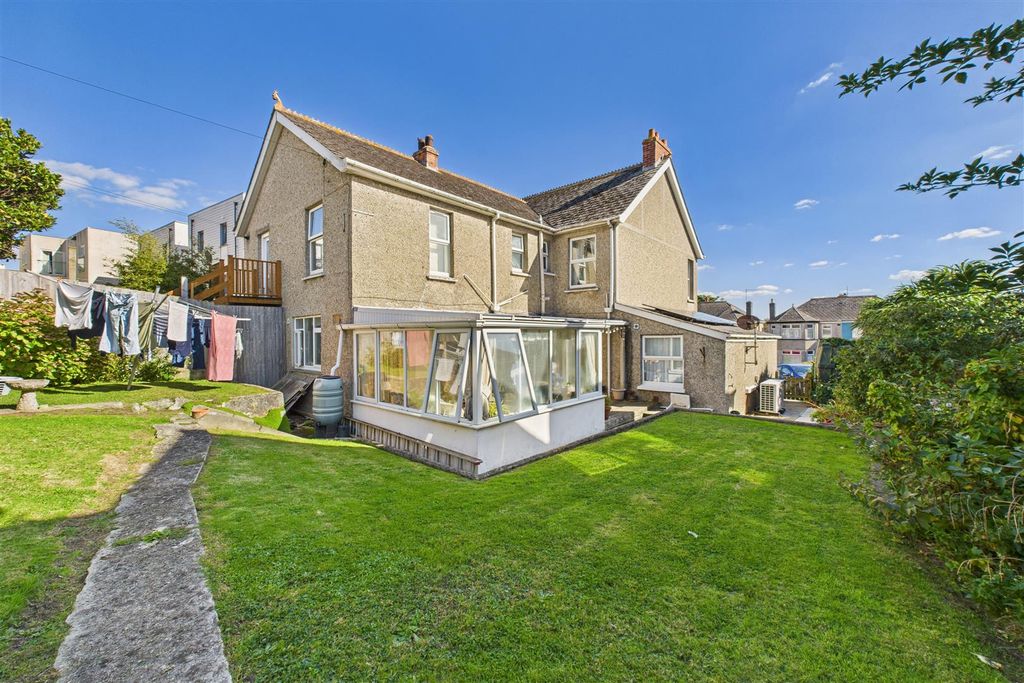 Property photo 2 of 28 Rear Garden To House