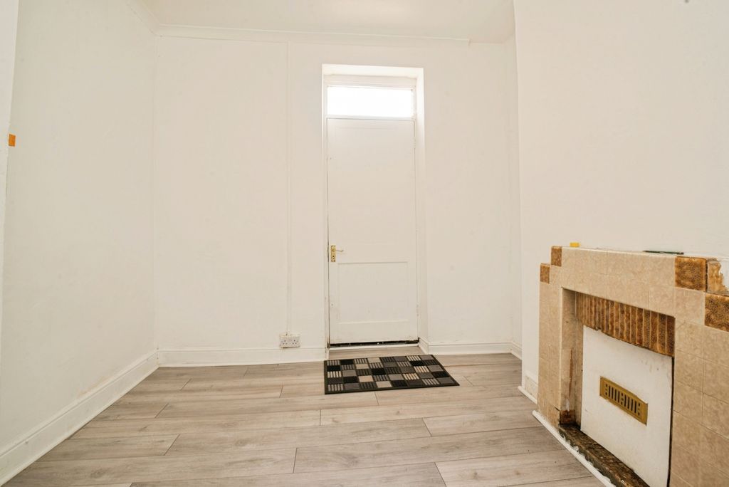 Property photo 3 of 19 Pbox-Img.Jpg
