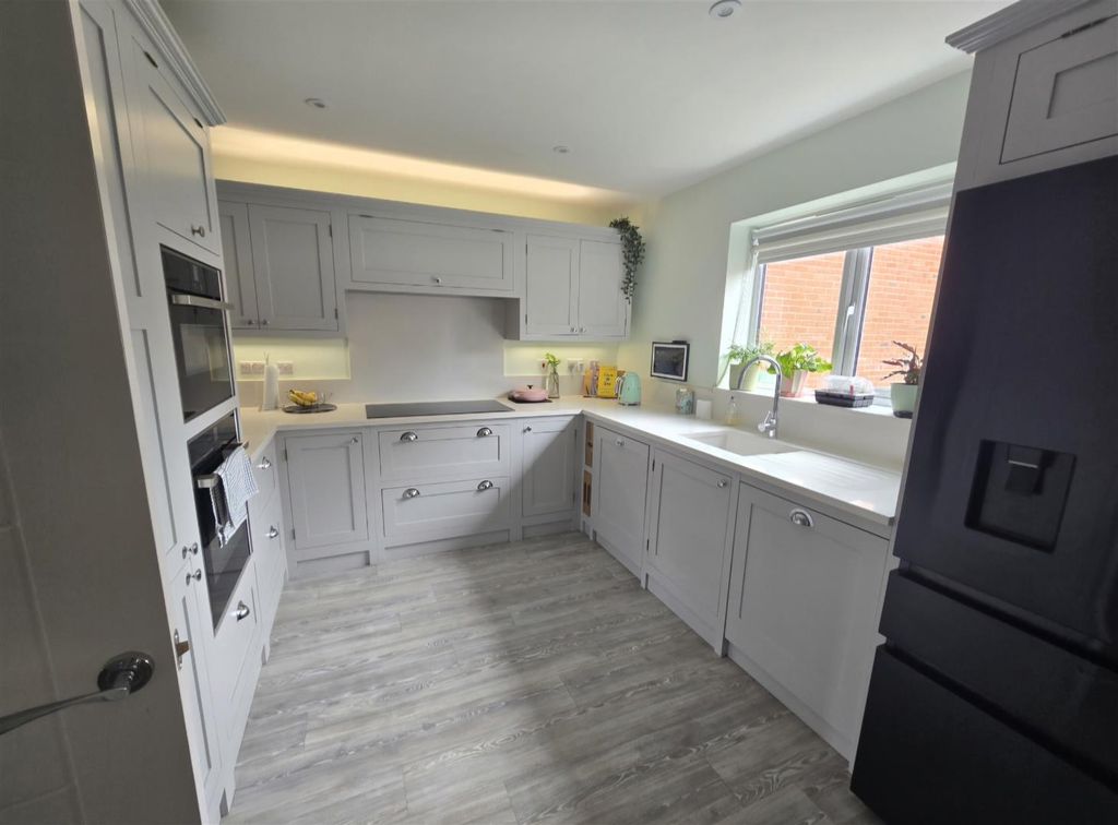 Property photo 3 of 17 Kitchen 2.Jpg