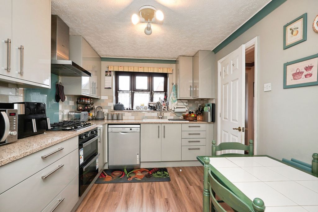 Property photo 2 of 24 Kitchen