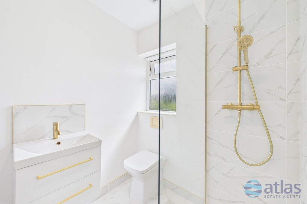 Property photo 3 of 22 En-Suite Bathroom To Bedroom One