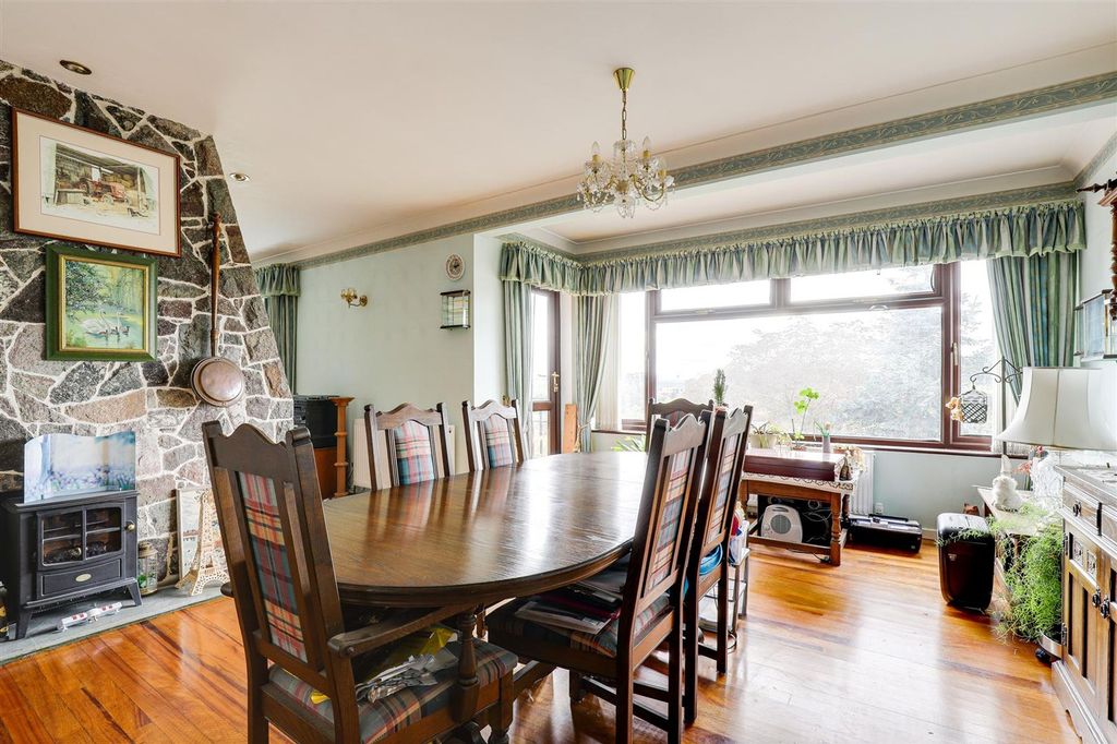 Property photo 3 of 34