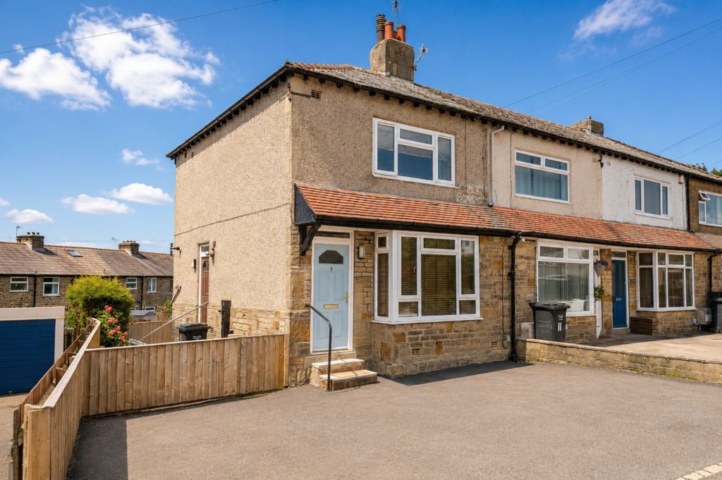 Property photo 1 of 17 The Park Ewemove Southowram (2)