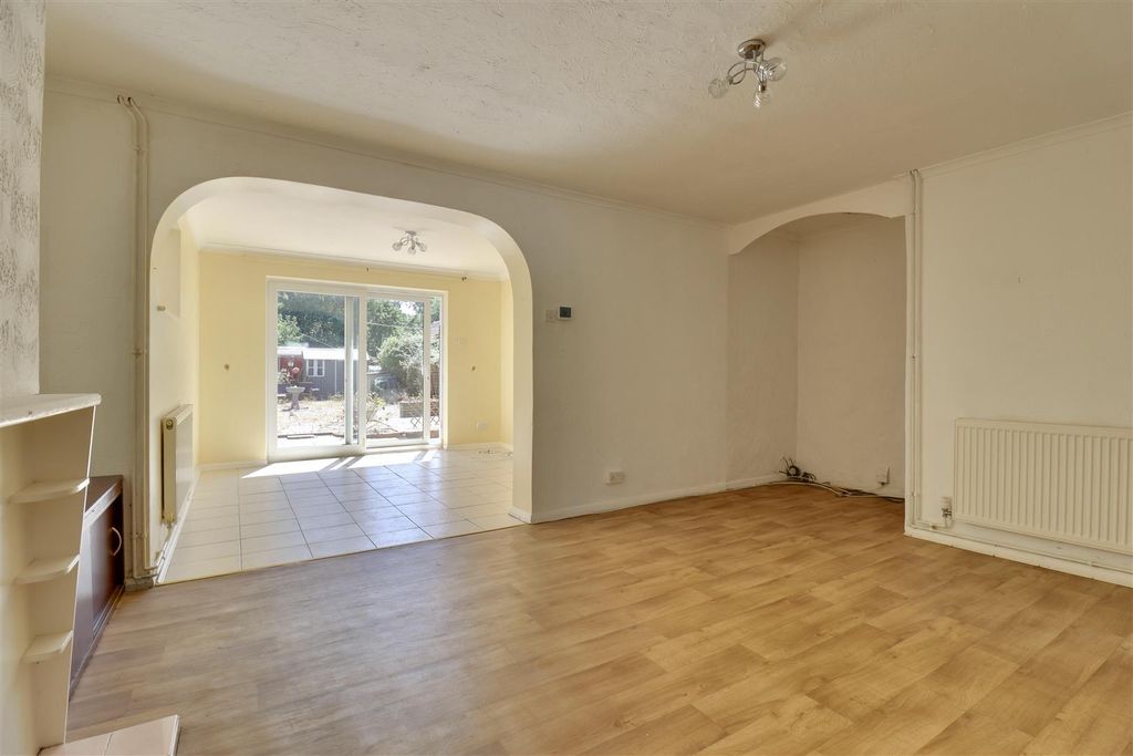 Property photo 2 of 11 D61C5EE3-Cade-40Ff-A3D1-B53Dd818248D_1_201_A.Jpeg