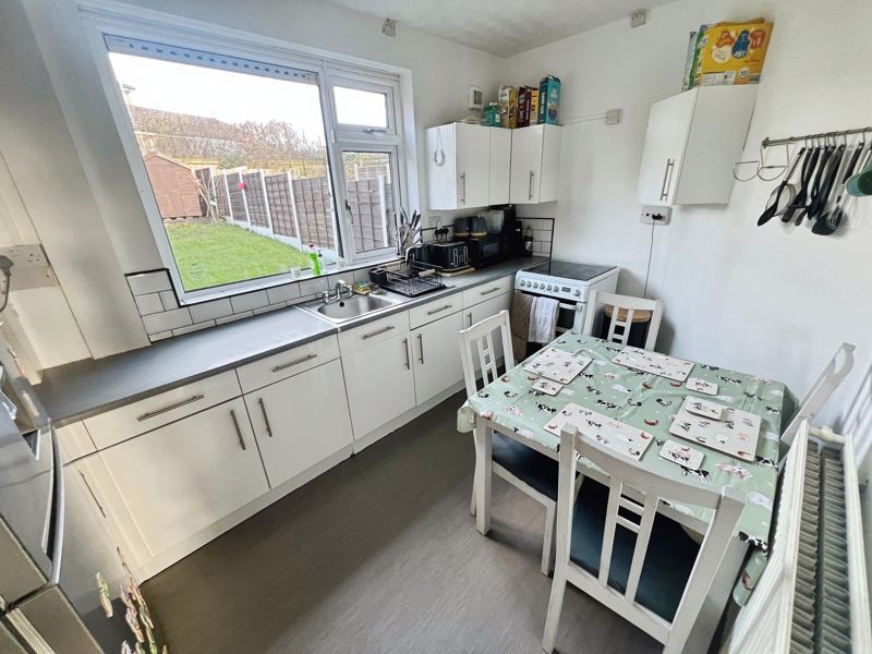 Property photo 3 of 12 Kitchen