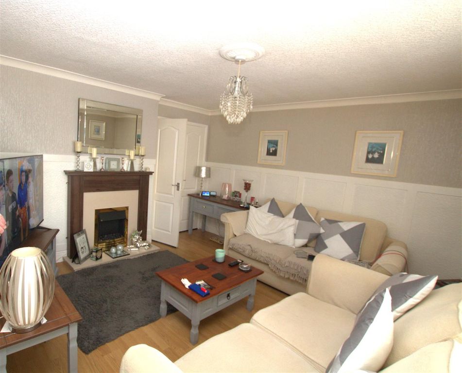 Property photo 2 of 7 Lounge.Jpg
