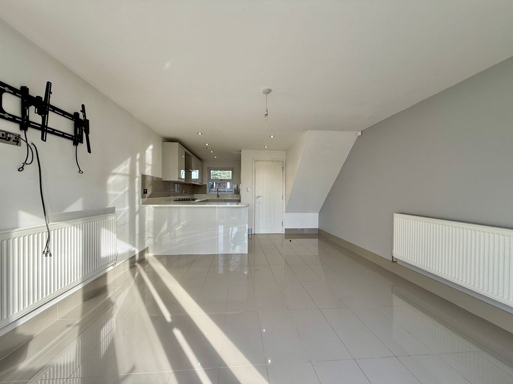 Property photo 2 of 10 Living Kitchen