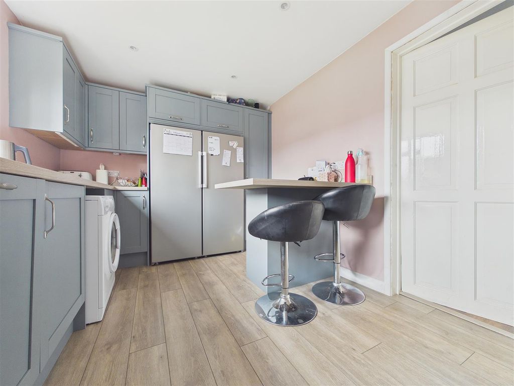 Property photo 3 of 12 Cam01407G0-Pr0099-Still010.Jpg