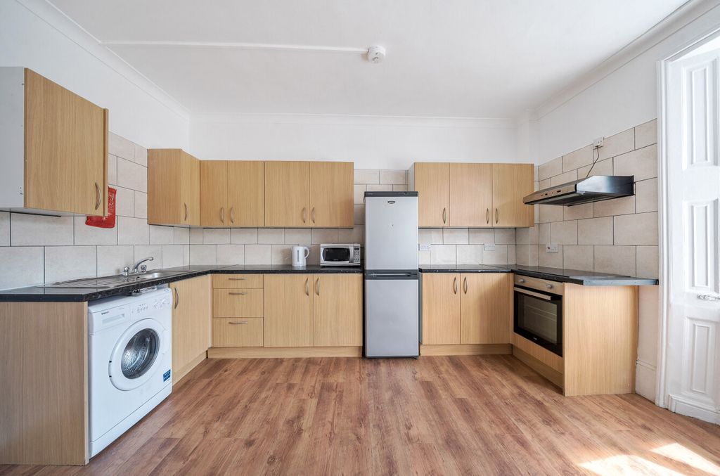 Property photo 2 of 14 1465076-3-6A06E33...
