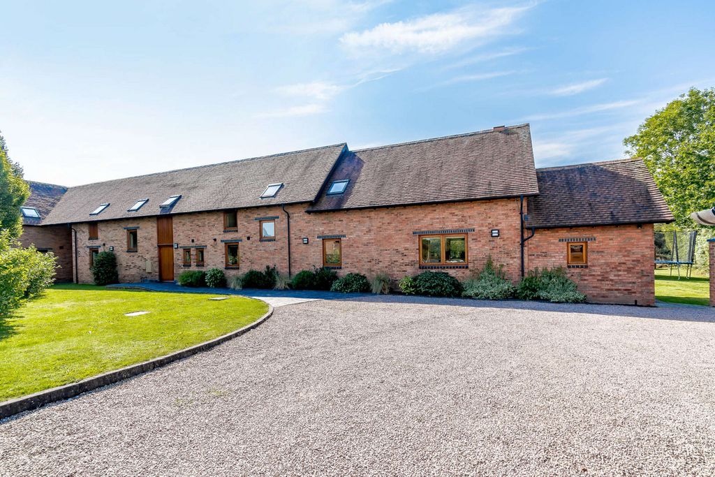 Property photo 2 of 30