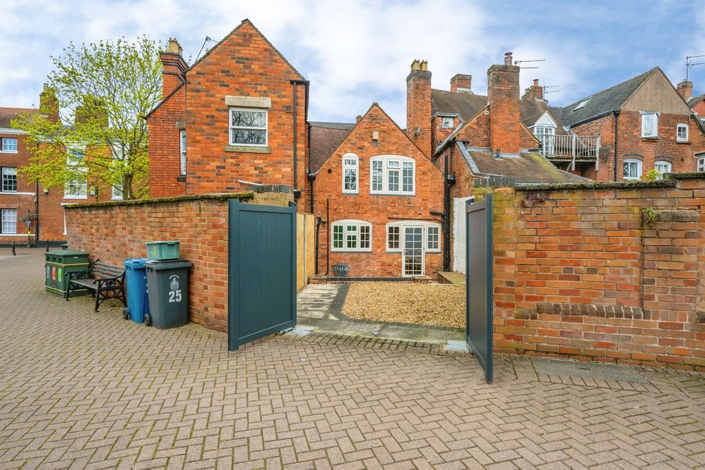 Property photo 2 of 25