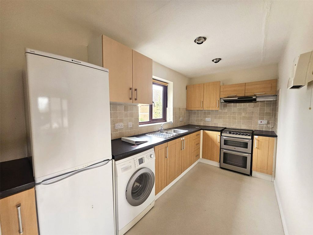 Property photo 2 of 6 Kitchen