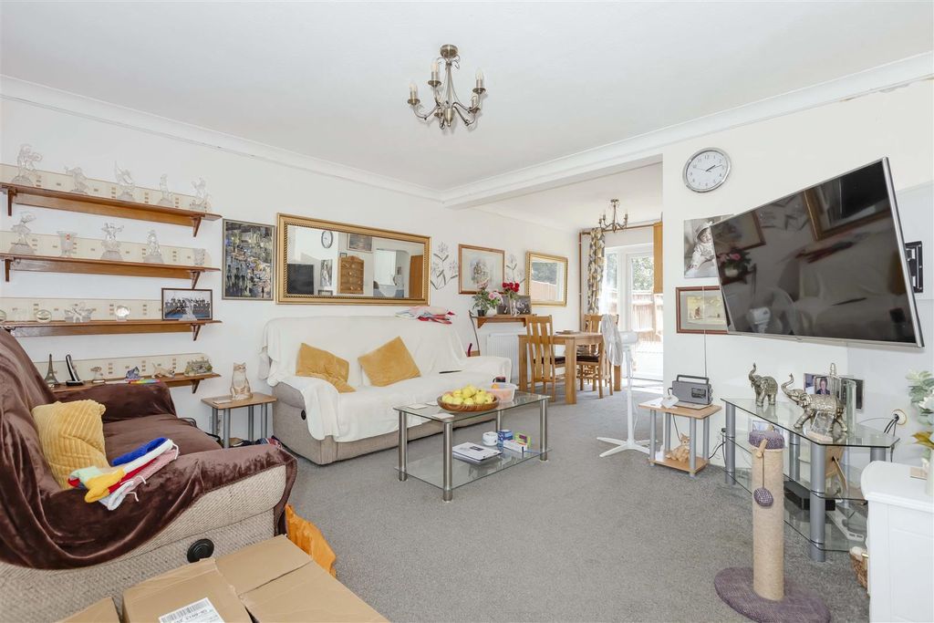 Property photo 2 of 12 Hudson Close_12.Jpg