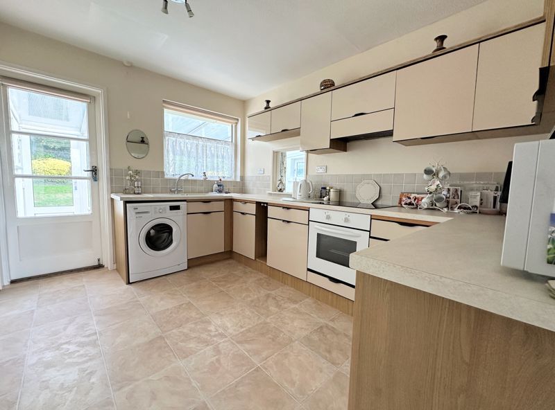 Property photo 3 of 20 Kitchen