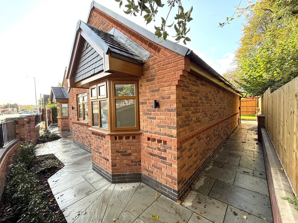 Property photo 2 of 14 98A Ext.Jpeg