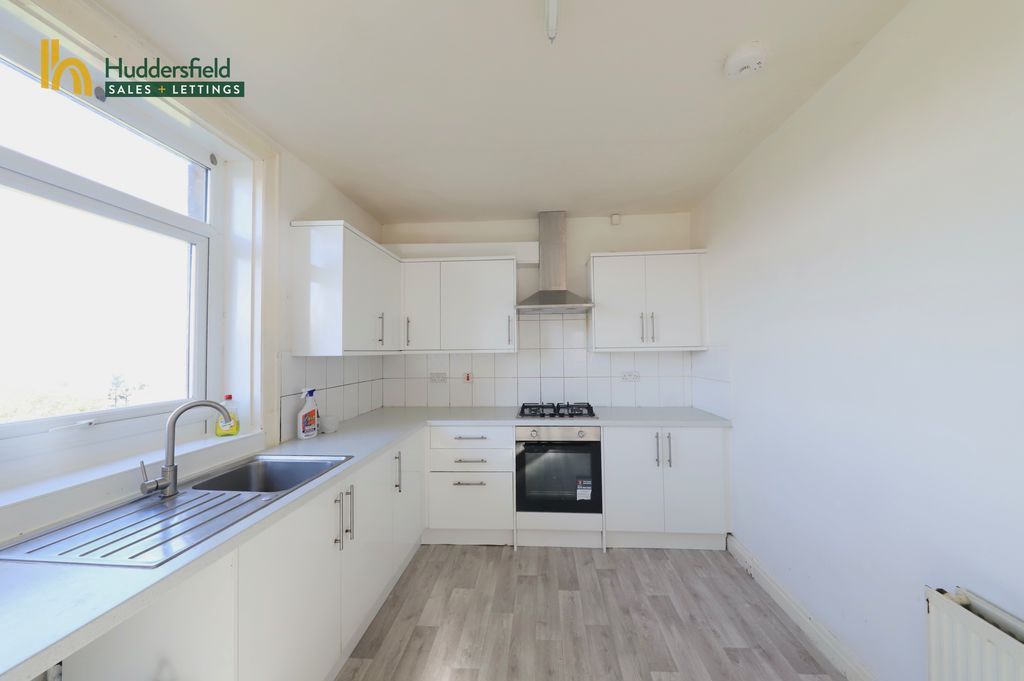 Property photo 3 of 12 Kitchen