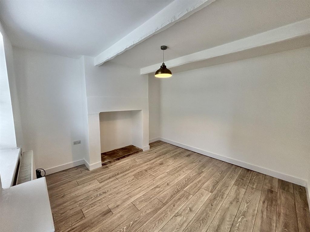 Property photo 3 of 14 Lounge