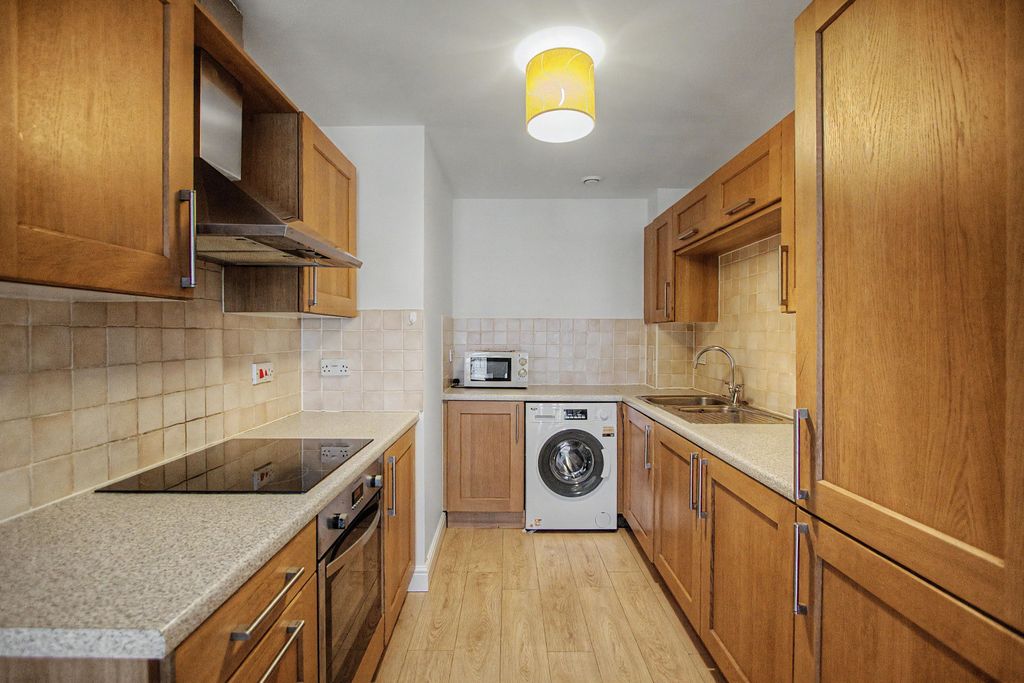 Property photo 3 of 9 171 Maltings Close, Bow, London, E3 3Te