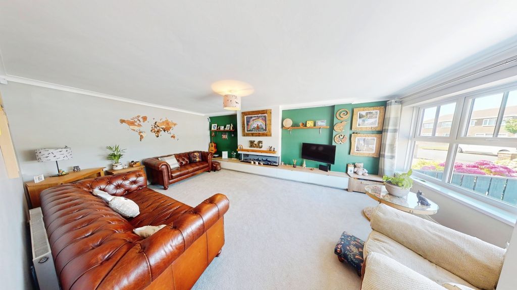 Property photo 3 of 18 Sitting Room