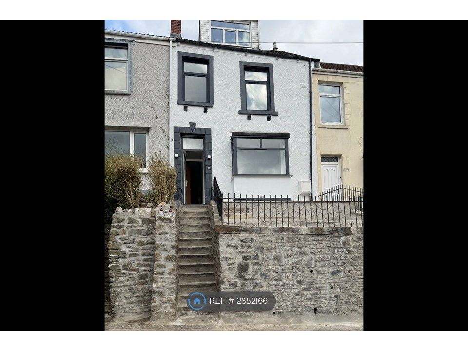 Property photo 2 of 8