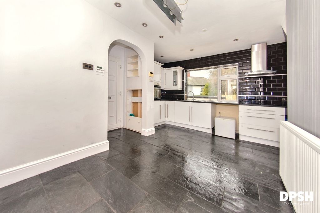 Property photo 3 of 30