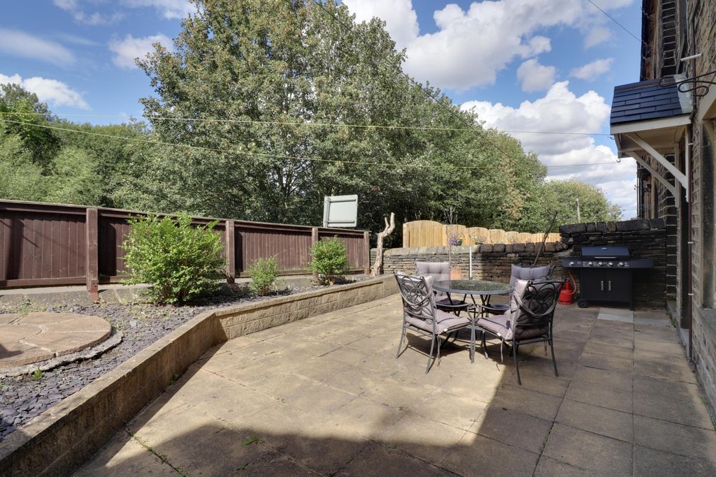 Property photo 2 of 13 Courtyard