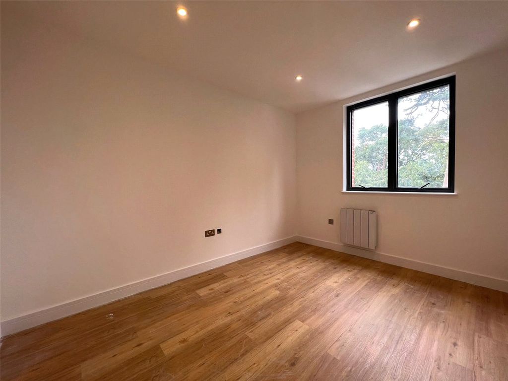 Property photo 3 of 10 Picture No. 02