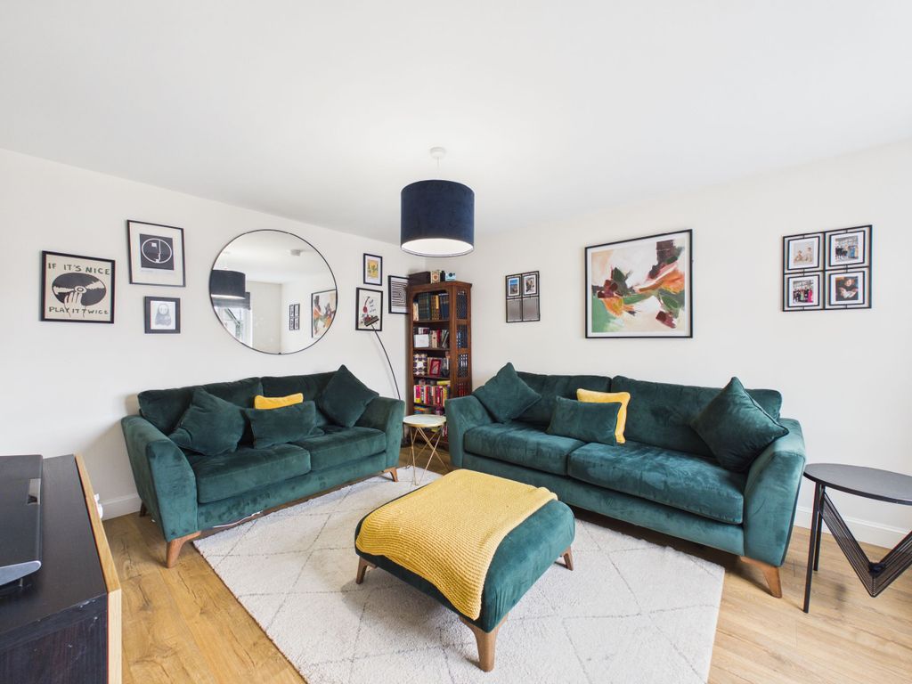Property photo 2 of 18