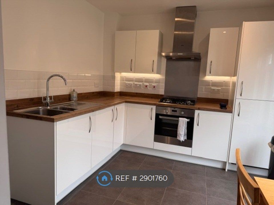 Property photo 3 of 16 Kitchen