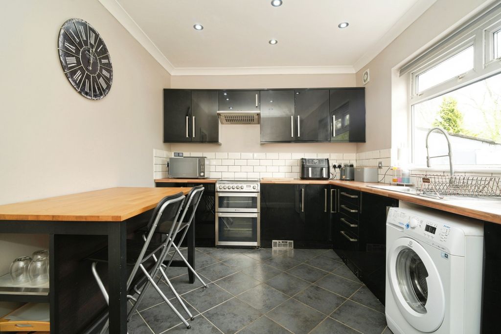 Property photo 3 of 14 Kitchen