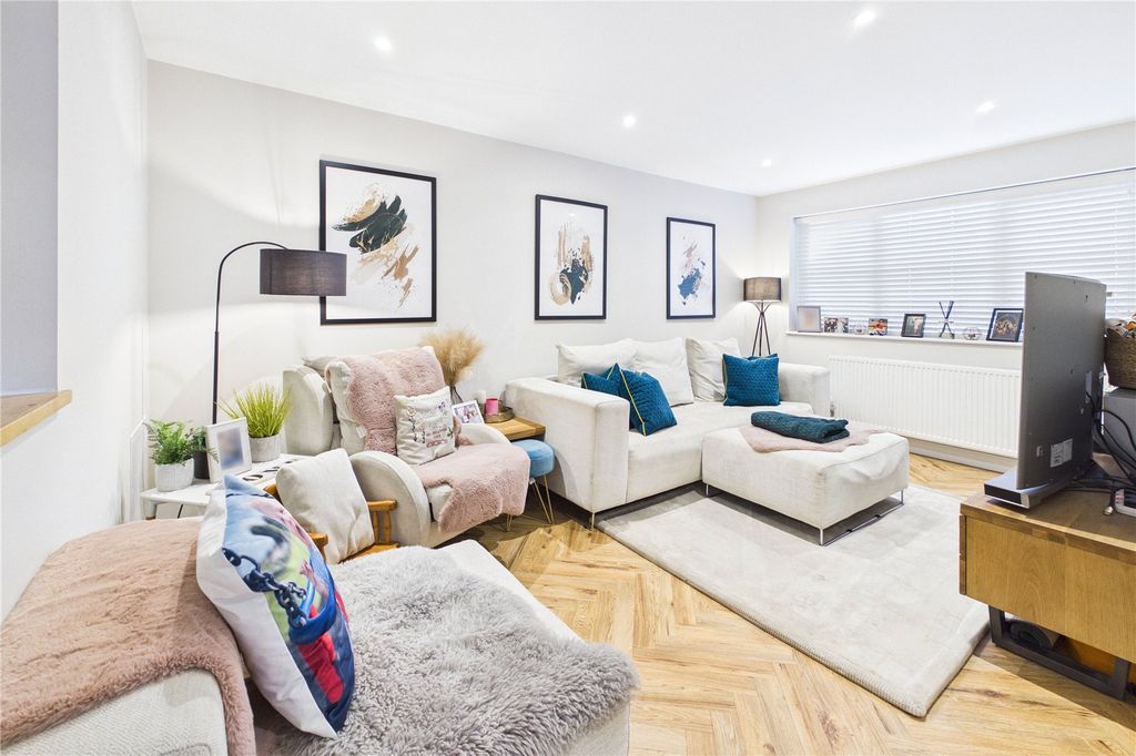 Property photo 2 of 23 Living Room