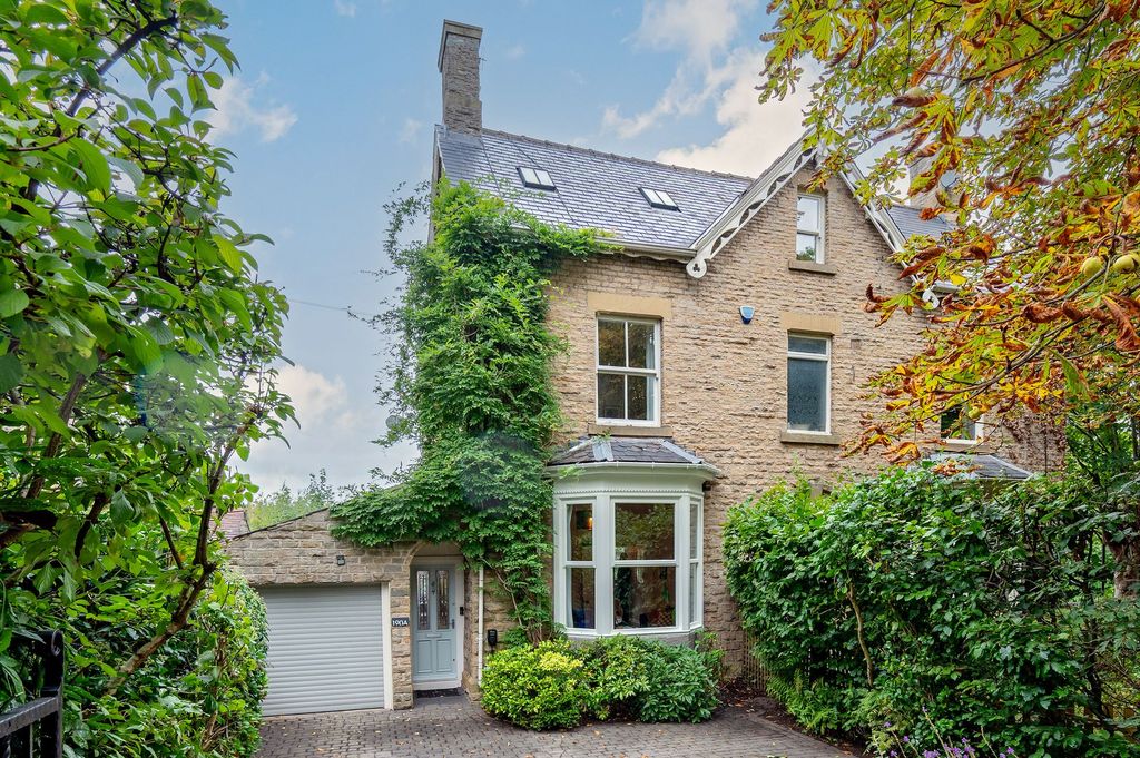 Property photo 1 of 31