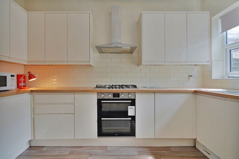 Property photo 2 of 25 Kitchen