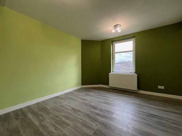 Property photo 3 of 9 Bedroom